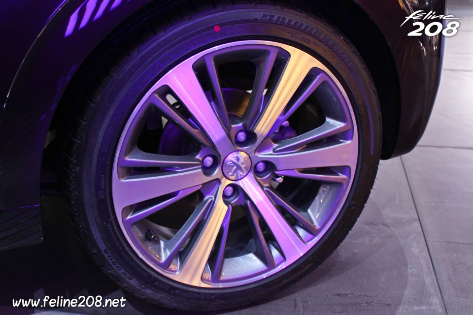 Jante aluminium Mercure 17" Peugeot 208 XY 1.6 THP 155 Purple Night - Mondial de Paris 2012 - 8-008