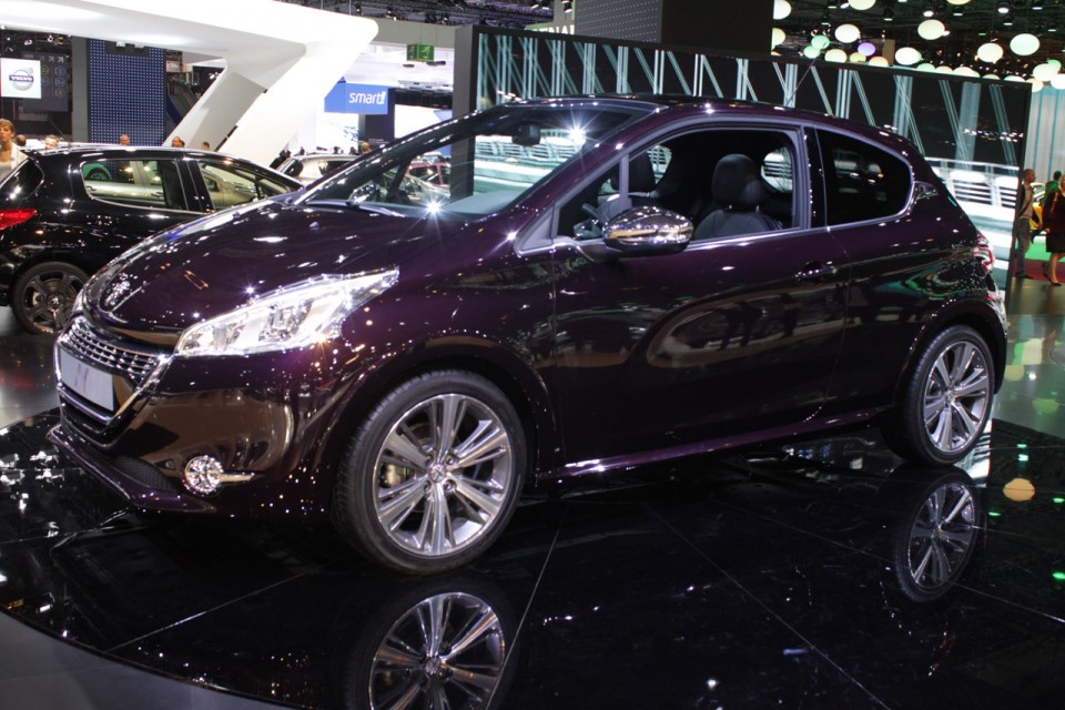 Peugeot 208 XY Purple Night - Salon de Paris 2012 - 2-001