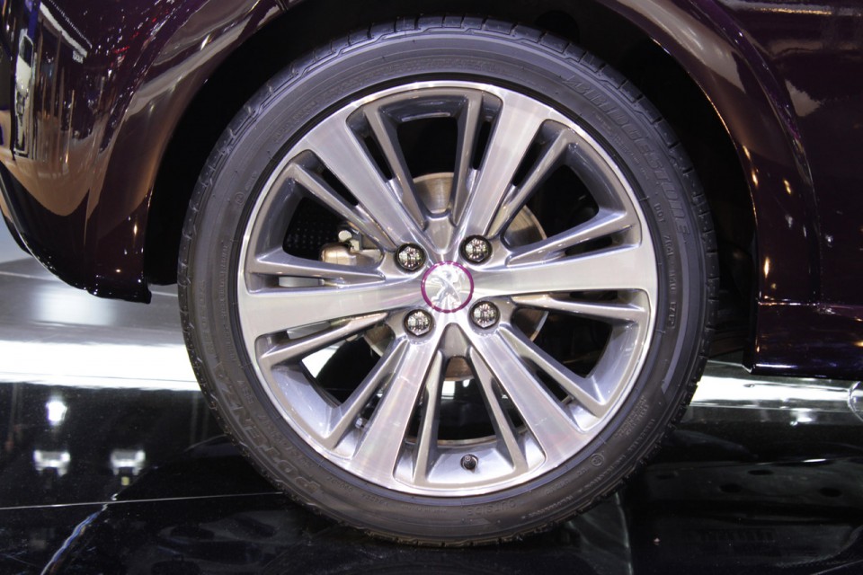 Jante aluminum Mercure 17" Peugeot 208 XY Purple Night - Salon de Paris 2012 - 2-008