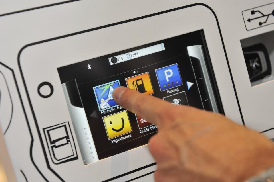 Démonstration Peugeot Connect Apps - Mondial de Paris 2012 - 10-003
