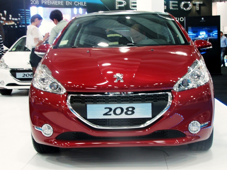 Peugeot 208 Rouge Erythrée - Salon de Santiago Chili 2012 - 1-004