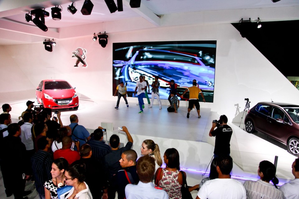 Let Your Body Drive Show Peugeot 208 - Salon de Sao Paulo 2012 - 1-002