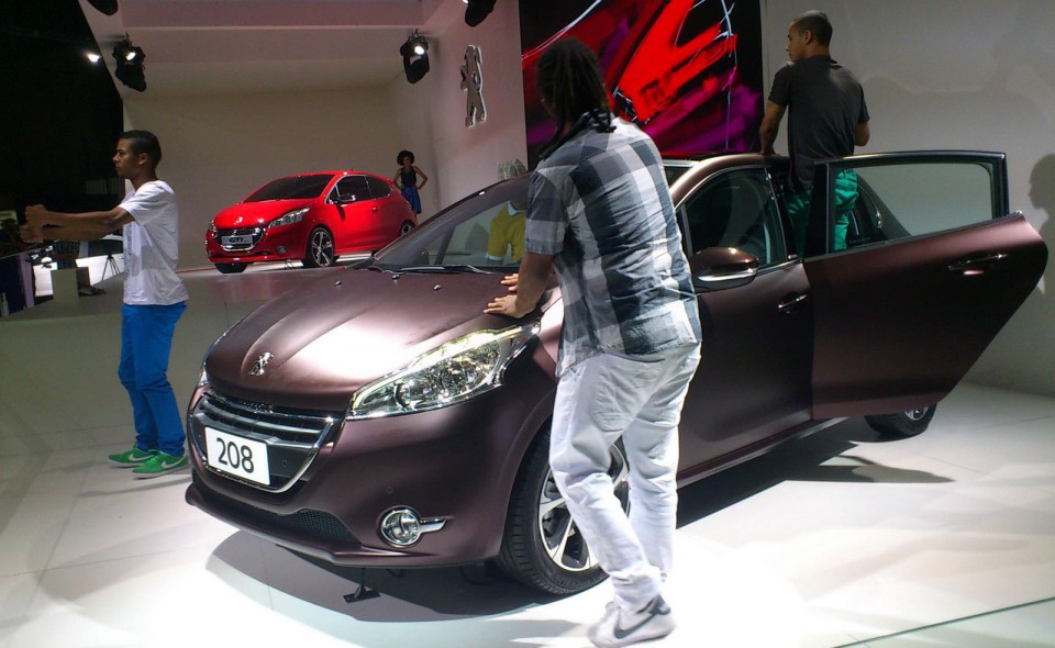Let Your Body Drive Show Peugeot 208 - Salon de Sao Paulo 2012 - 1-006