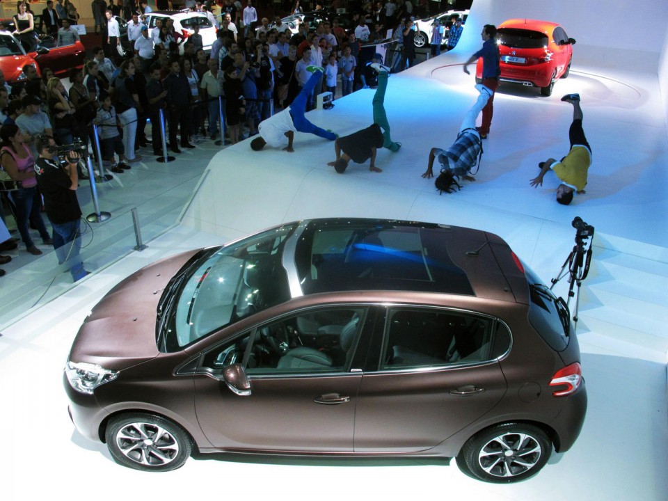 Let Your Body Drive Show Peugeot 208 - Salon de Sao Paulo 2012 - 1-007