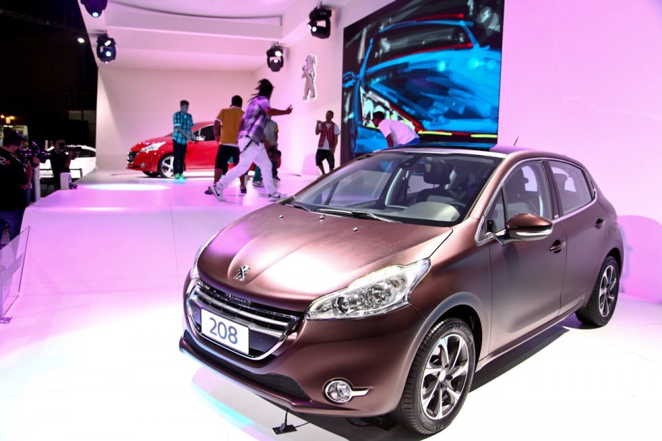 Let Your Body Drive Show Peugeot 208 Premier - Salon de Sao Paulo 2012 - 1-009