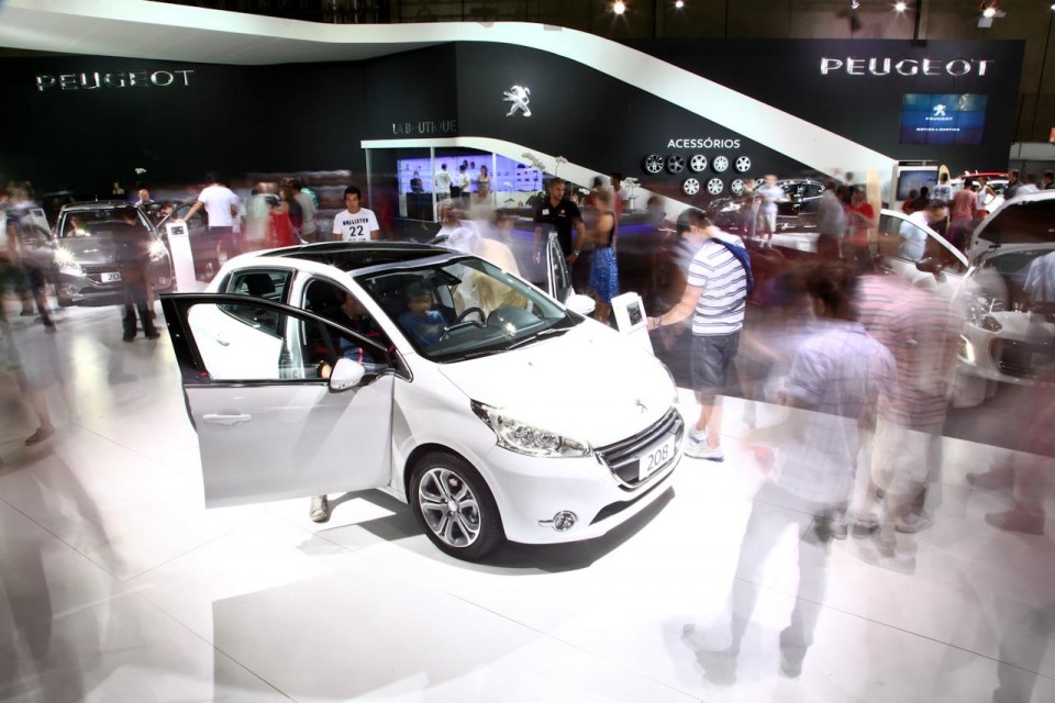 Peugeot 208 Blanc Banquise - Salon de Sao Paulo 2012 - 1-026