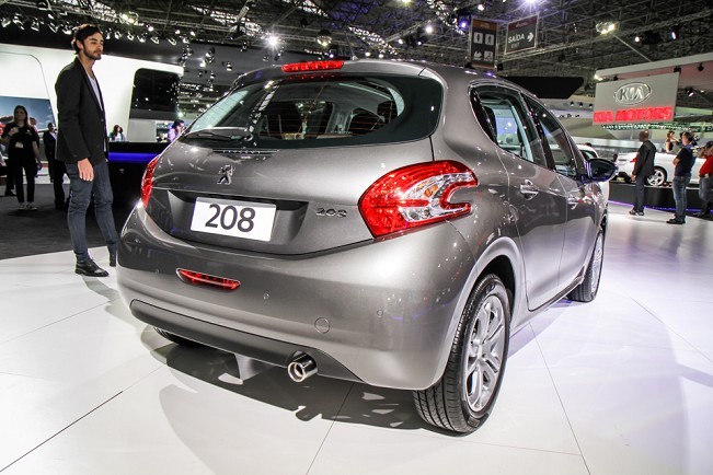 3/4 arrière Peugeot 208 - Salon de Sao Paulo 2012 - 2-012