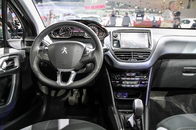 Intérieur Peugeot 208 brésilienne - Salon de Sao Paulo 2012 - 2-016