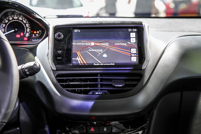 Ecran tactile Peugeot 208 - Salon de Sao Paulo 2012 - 2-017