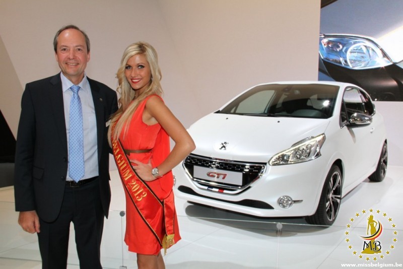 Peugeot 208 GTi Blanc Nacré et Miss Belgique 2013 au Salon de Bruxelles - 07