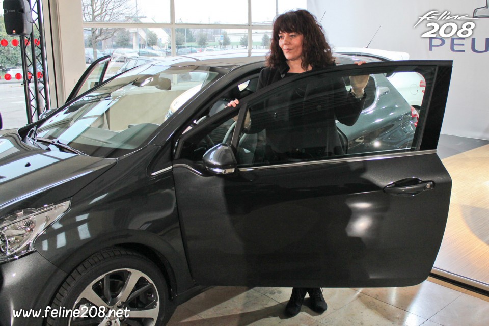 Remise des clés de la 300 000 ème Peugeot 208 à Poissy - 010