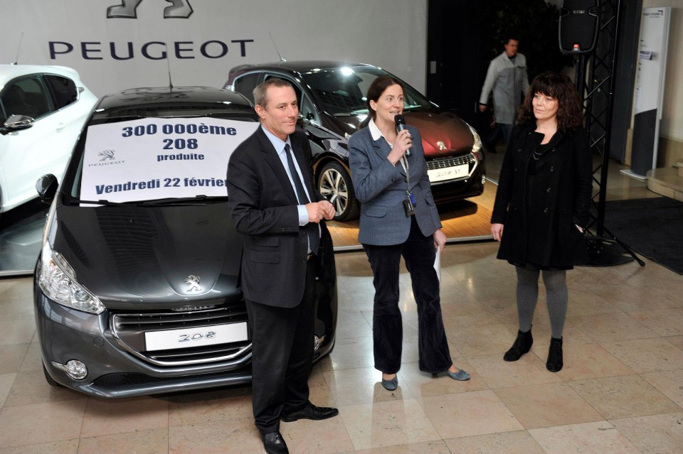 Remise des clés de la 300 000 ème Peugeot 208 à Poissy - 016