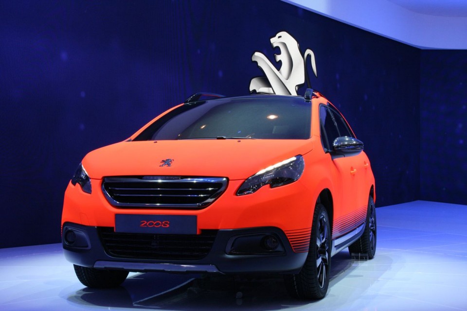 Peugeot 2008 Orange cuivré mat - Salon de Genève 2013 - 1-002