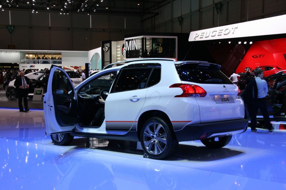 Peugeot 2008 Blanc Nacré Downtown Orange - Salon de Genève 2013 - 1-011