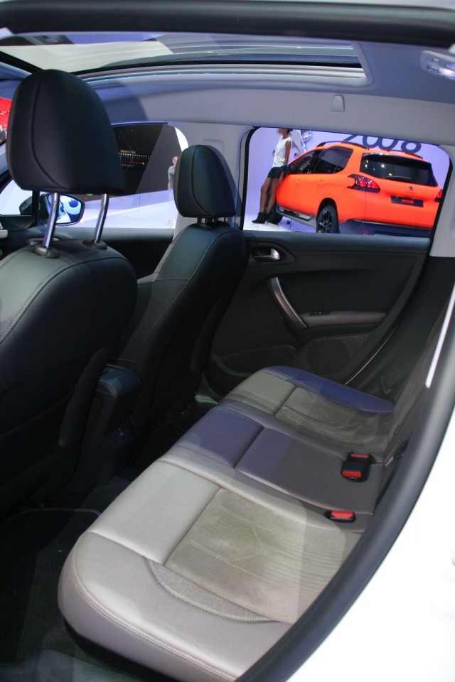 Banquette arrière Brundy Peugeot 2008 Féline Cuivre - Salon de Genève 2013 - 1-014