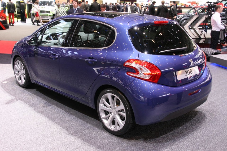 Photo Peugeot 208 Allure Bleu Virtuel - Salon de Genève 2013 - 1-002