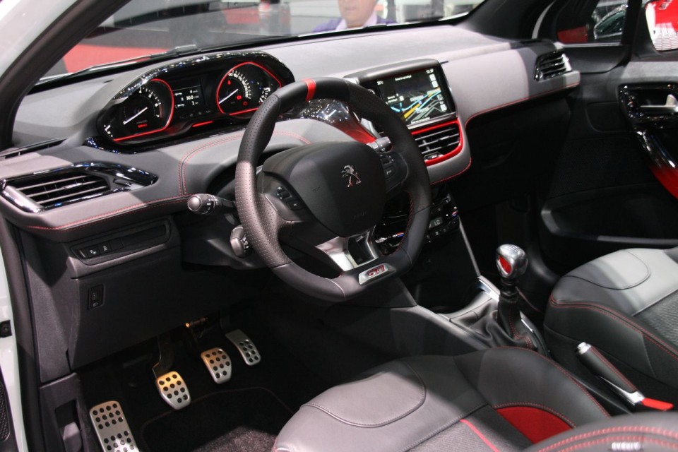Intérieur Peugeot 208 GTi - Salon de Genève 2013 - 1-007