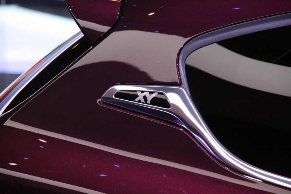 Sigle XY custode Peugeot 208 XY - Salon de Genève 2013 - 1-006