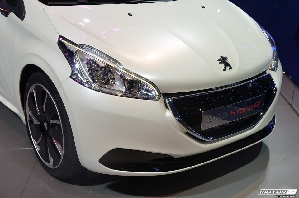 Photo détail bouclier avant Peugeot 208 HYbrid FE - Salon de Francfort 2013 - 2-003