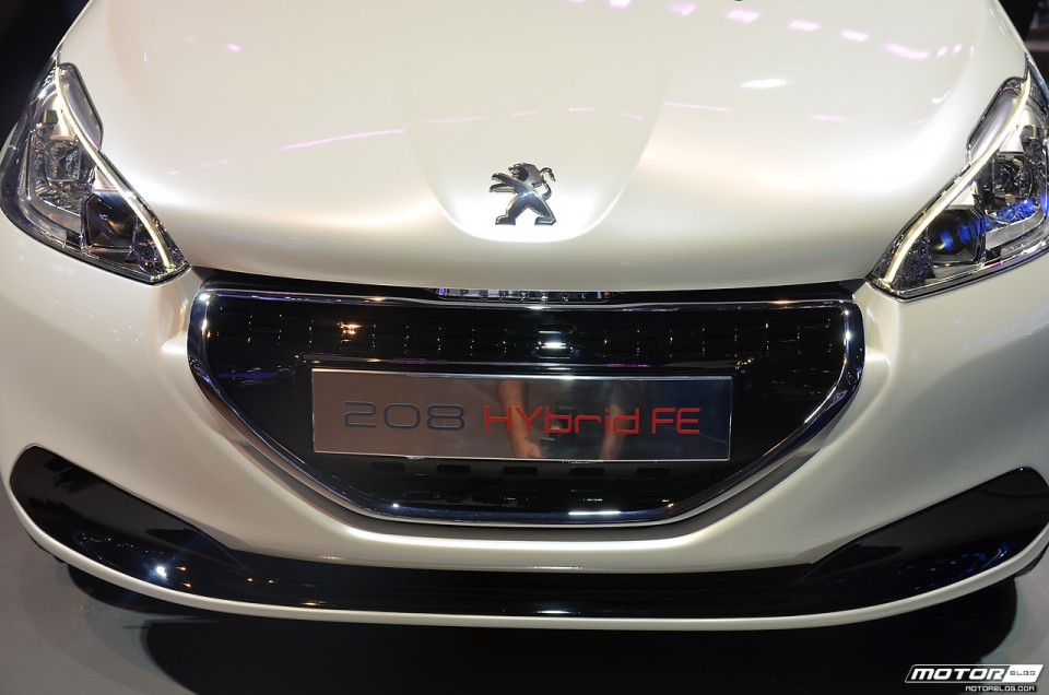 Photo calandre avant Peugeot 208 HYbrid FE - Salon de Francfort 2013 - 2-006