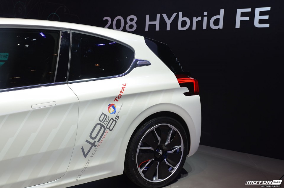 Photo vue arrière Peugeot 208 HYbrid FE - Salon de Francfort 2013 - 2-009