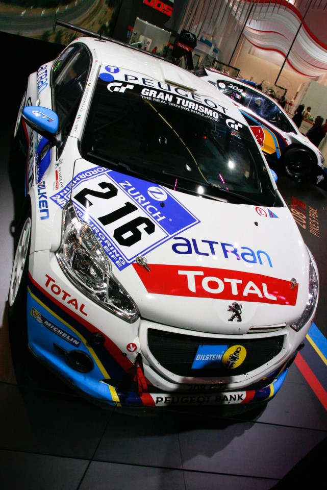 Photo face avant Peugeot 208 GTi Peugeot Sport 24H Nurburgring 2013 - Salon de Francfort 2013 - 1-002