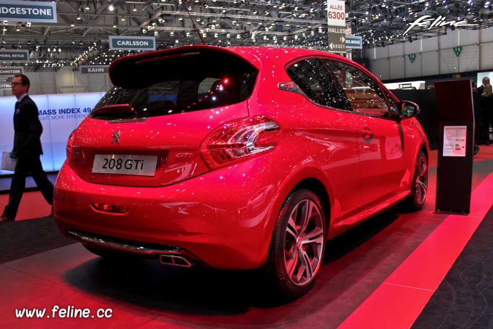 Photo Peugeot 208 GTi Rouge Rubi - Salon de Genève 2014