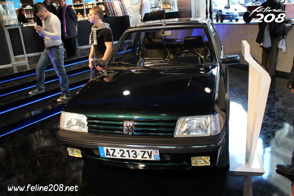 Peugeot 205 Gentry chez Peugeot Avenue - Mars 2012 - 007