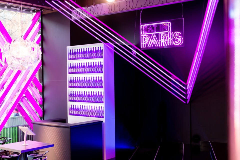 Peugeot 208 XY "Light up the city" chez Peugeot Avenue - Février 2013 - 008