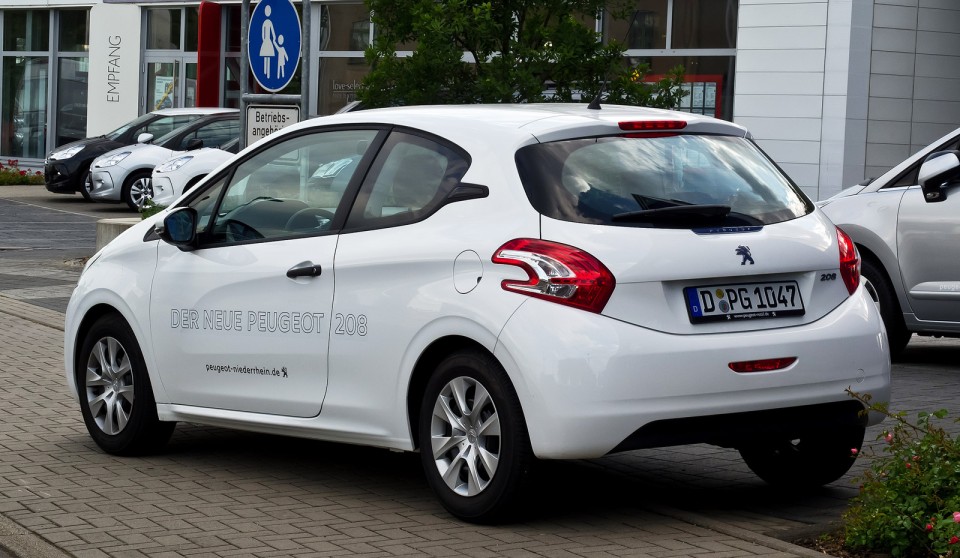 Vue arrière Peugeot 208 Access 1.0 VTi 68 ch Allemagne 002