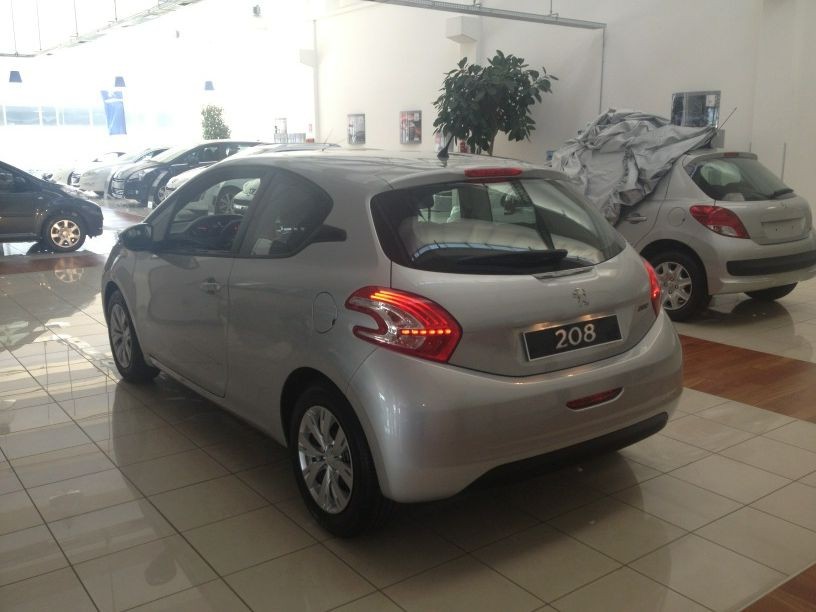 Peugeot 208 Active Gris Aluminium Italie 004