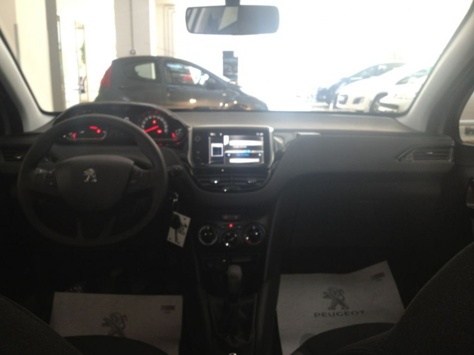 Intérieur Peugeot 208 Active Gris Aluminium Italie 006