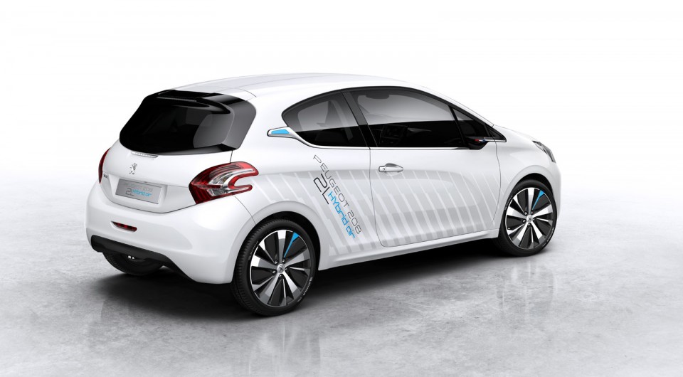 Photo officielle Peugeot 208 HYbridAir 2L (2014)