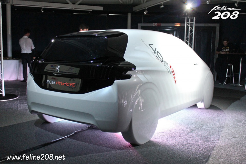 Peugeot 208 HYbrid FE - Reportage chez Peugeot Sport - 1-005