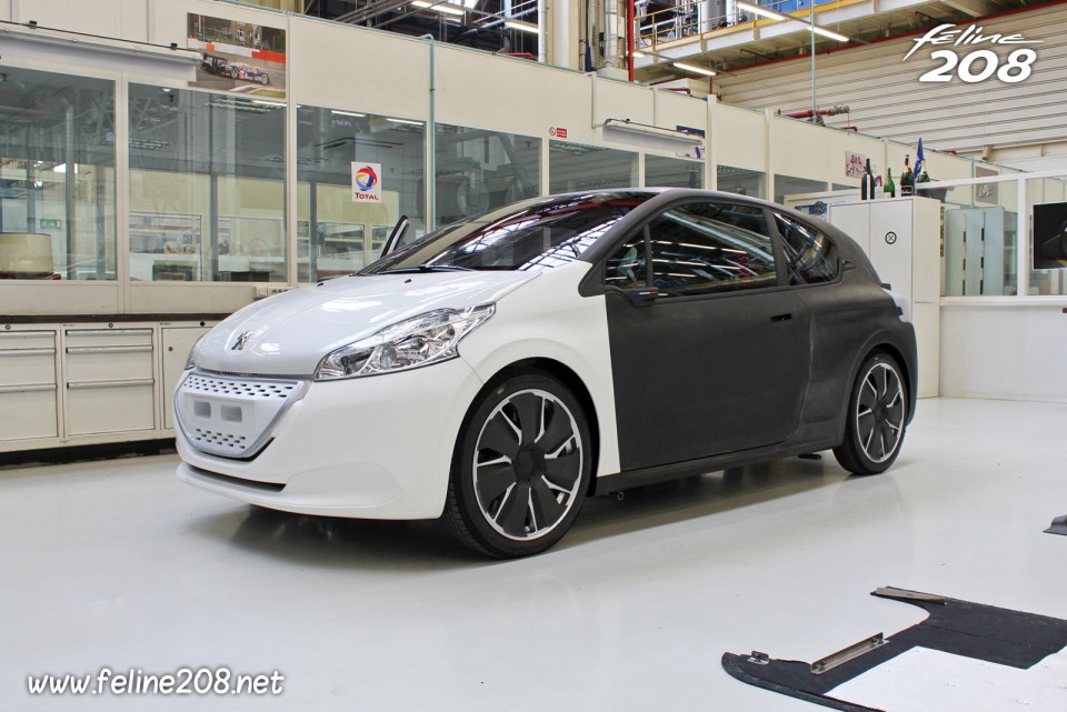 Peugeot 208 HYbrid FE - Reportage chez Peugeot Sport - 1-012