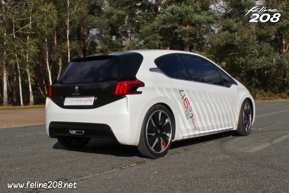 Photo Peugeot 208 HYbrid FE - Essais à Mortefontaine - Octobre 2013 - 1-009