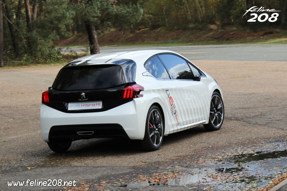 Photo Peugeot 208 HYbrid FE - Essais à Mortefontaine - Octobre 2013 - 1-028