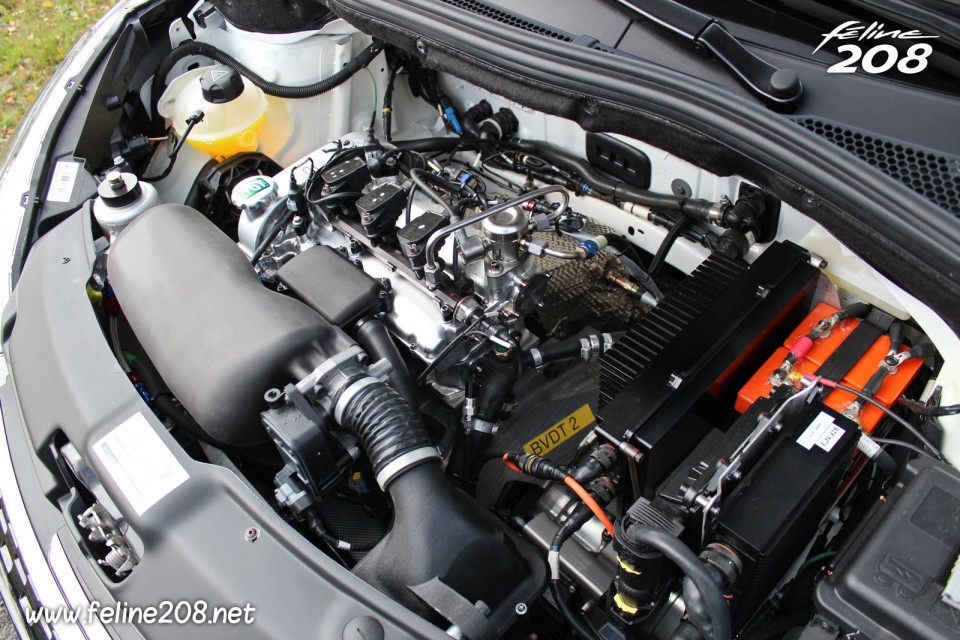 Photo moteur 1.2 VTi FE Peugeot 208 HYbrid FE - Essais à Mortefontaine - Octobre 2013 - 1-037