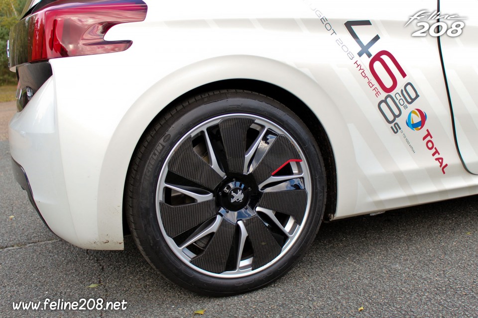 Photo jante BBS 19" Peugeot 208 HYbrid FE - Essais à Mortefontaine - Octobre 2013 - 1-055
