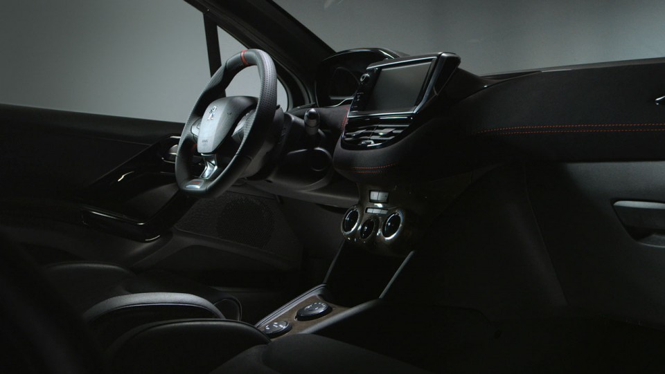 Intérieur Peugeot 208 HYbrid FE - Photo officielle - 4-001
