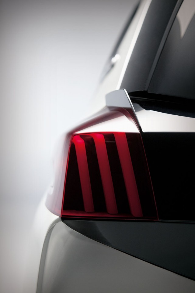 Peugeot 208 HYbrid FE - Photo officielle - 4-015