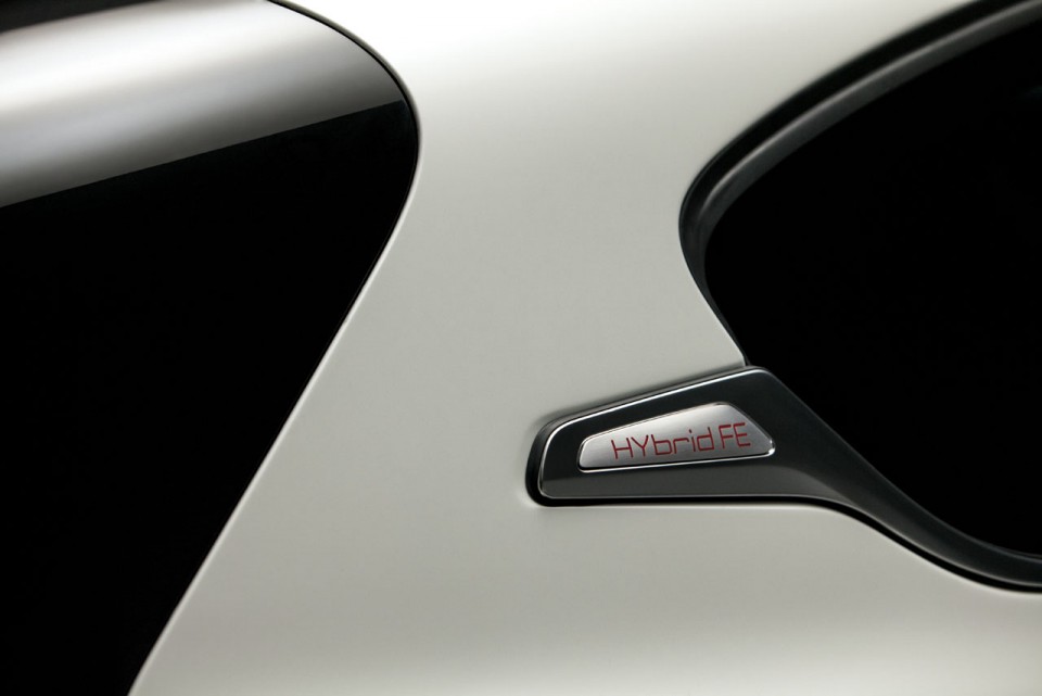 Peugeot 208 HYbrid FE - Photo officielle - 4-016