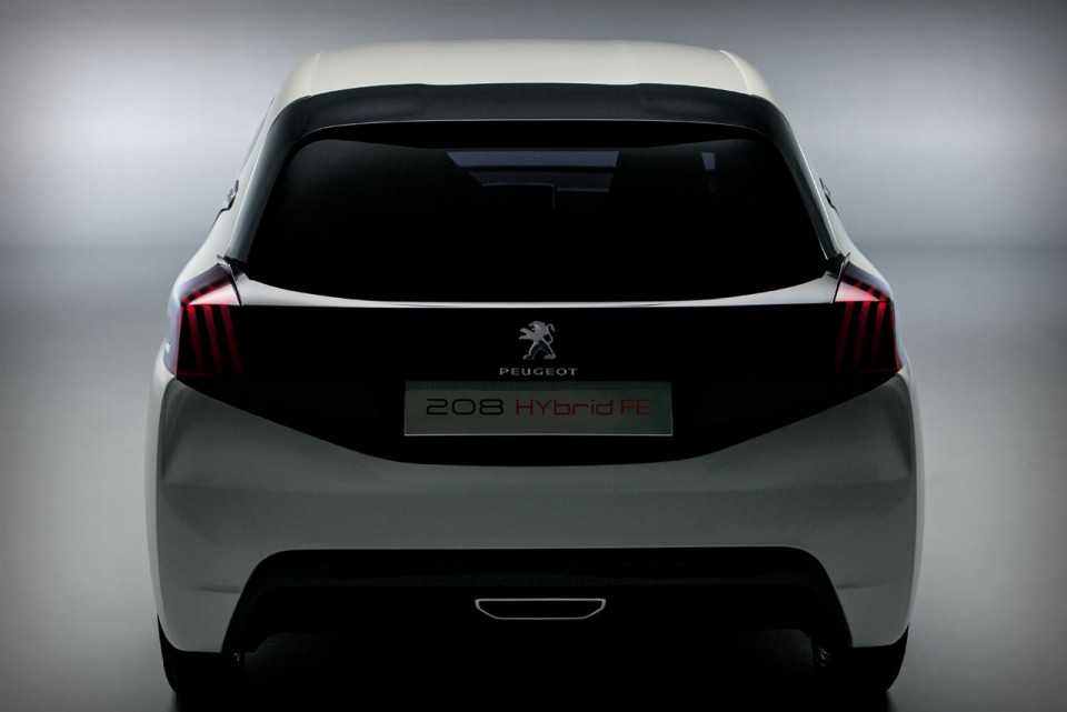 Peugeot 208 HYbrid FE - Photo officielle - 4-018