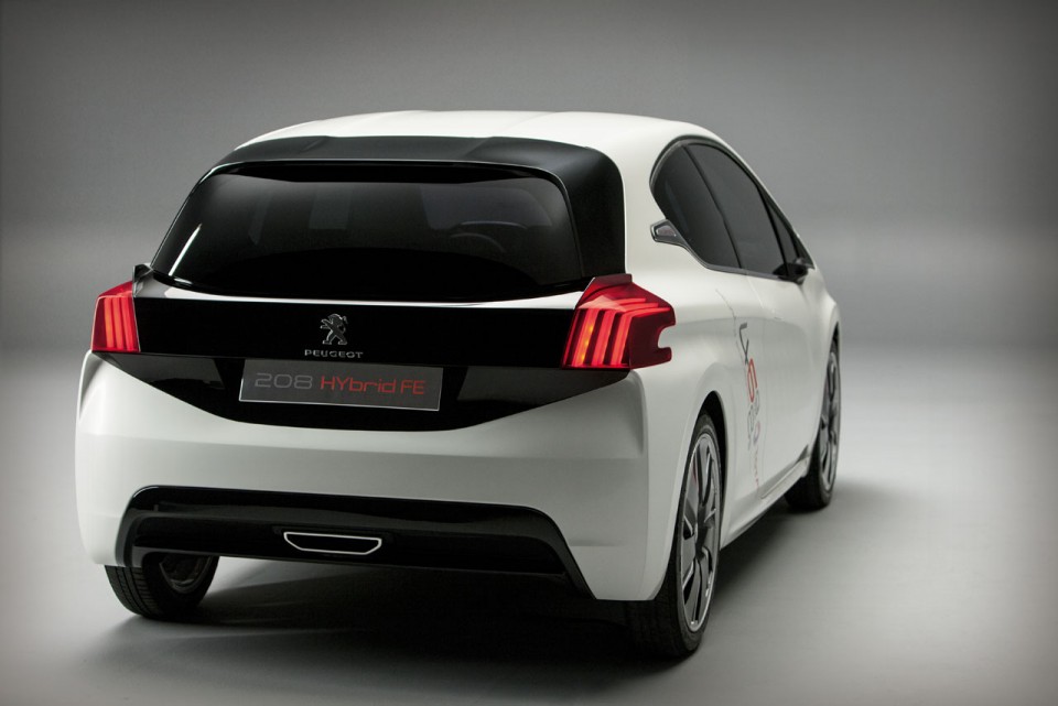 Peugeot 208 HYbrid FE - Photo officielle - 4-022