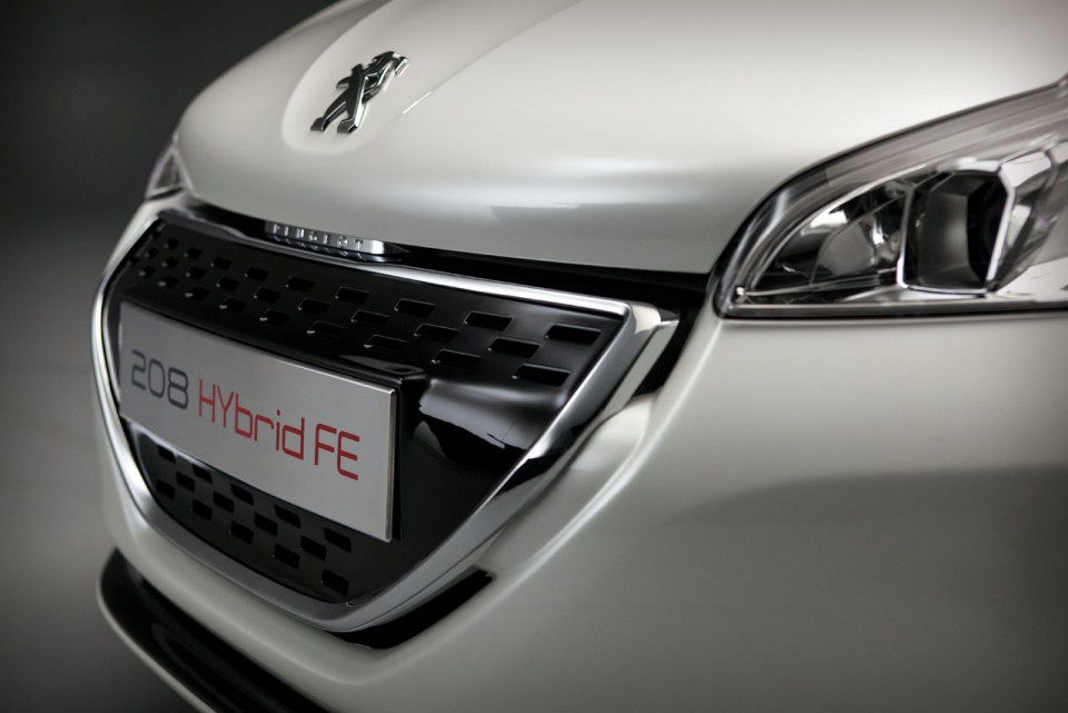 Peugeot 208 HYbrid FE - Photo officielle - 4-033