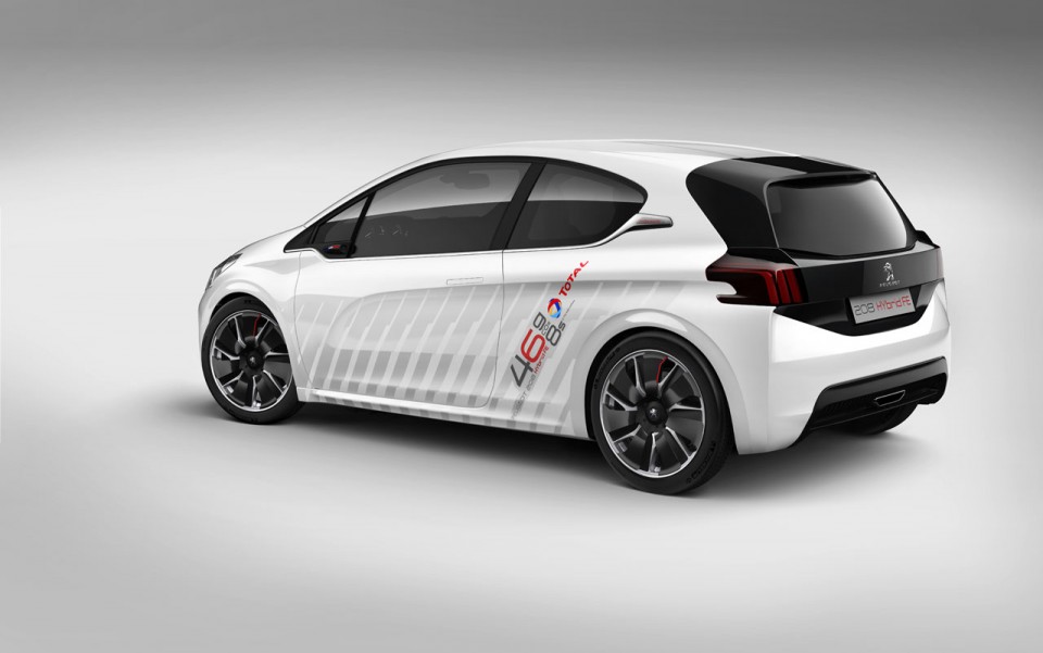 Peugeot 208 HYbrid FE - Photo officielle - 4-053