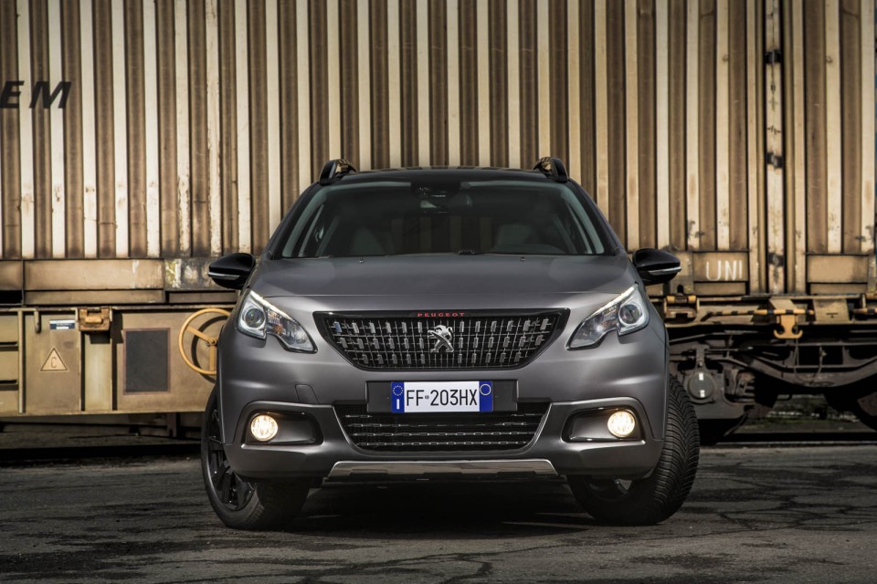 Photo officielle Peugeot 2008 Black Matt - Italie (2017)