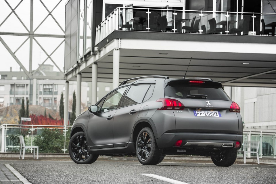 Photo officielle Peugeot 2008 Black Matt - Italie (2017)