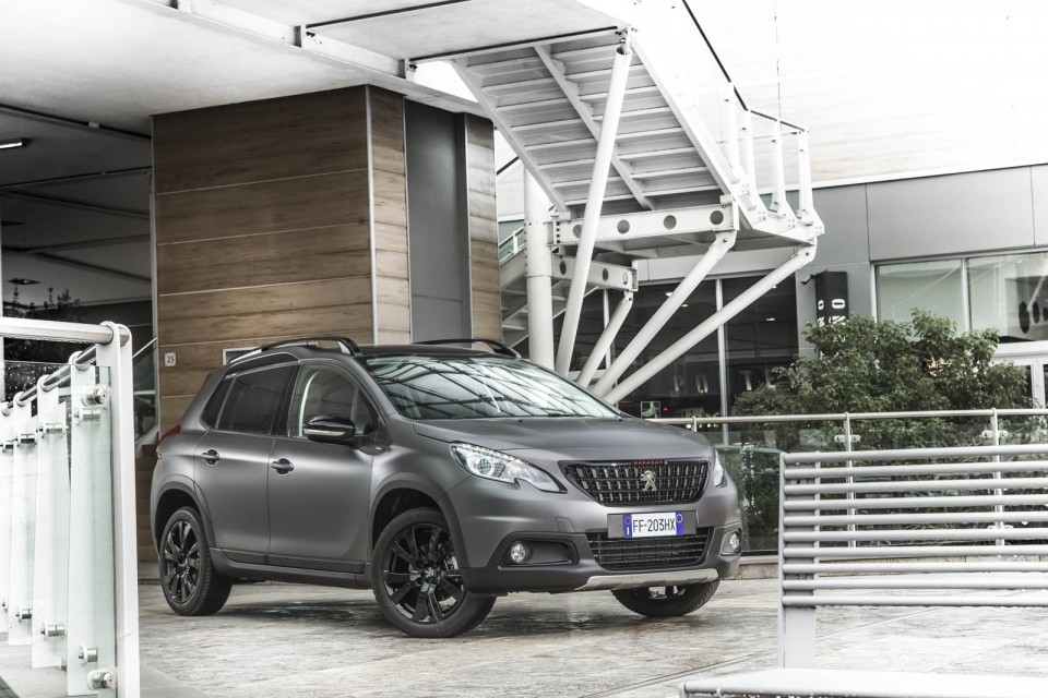 Photo officielle Peugeot 2008 Black Matt - Italie (2017)
