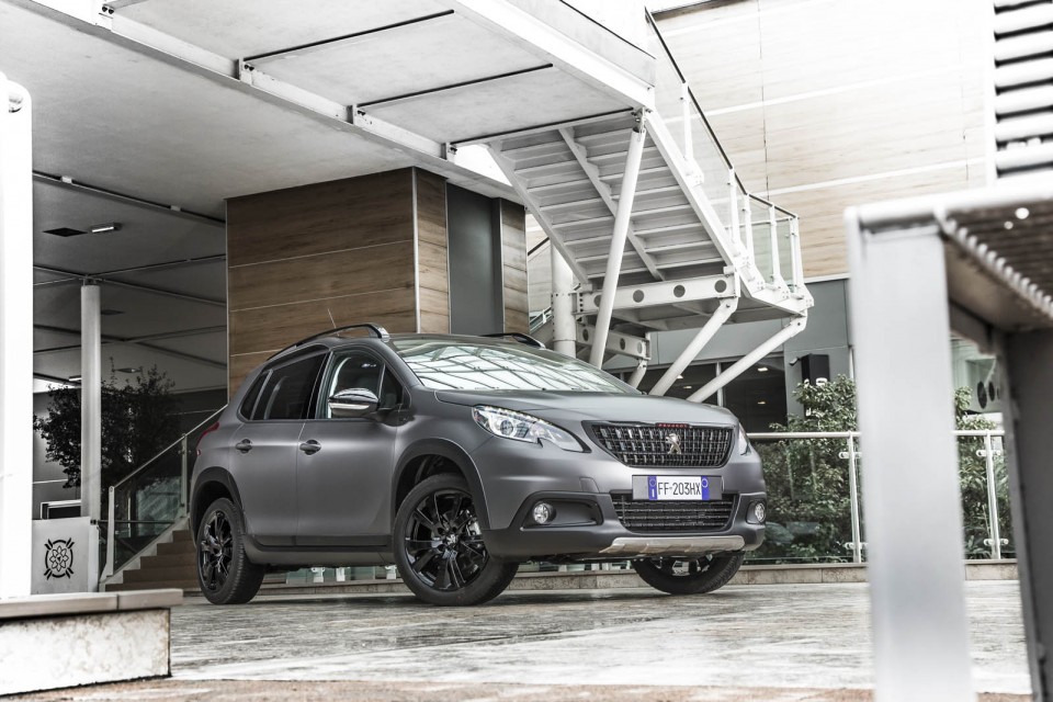 Photo officielle Peugeot 2008 Black Matt - Italie (2017)